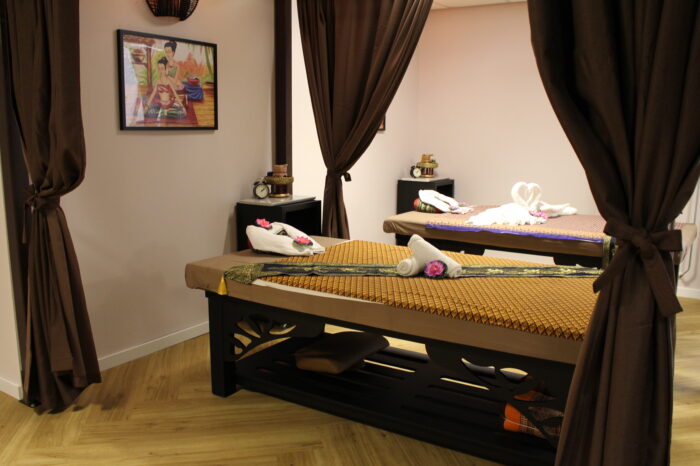 Behandelkamer met massagebed bij Massagesalon Brielle