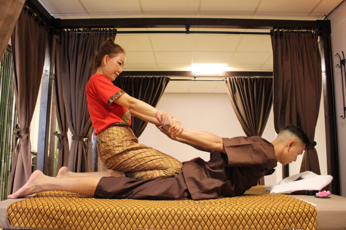 Traditionele Thaise massage met rekoefening bij Massagesalon Brielle