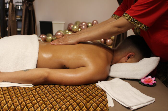 Thaise oliemassage van de rug